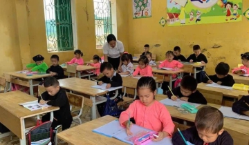 Bộ Giáo dục đề nghị hỗ trợ miễn giảm học  phí cho học sinh vùng bão lũ