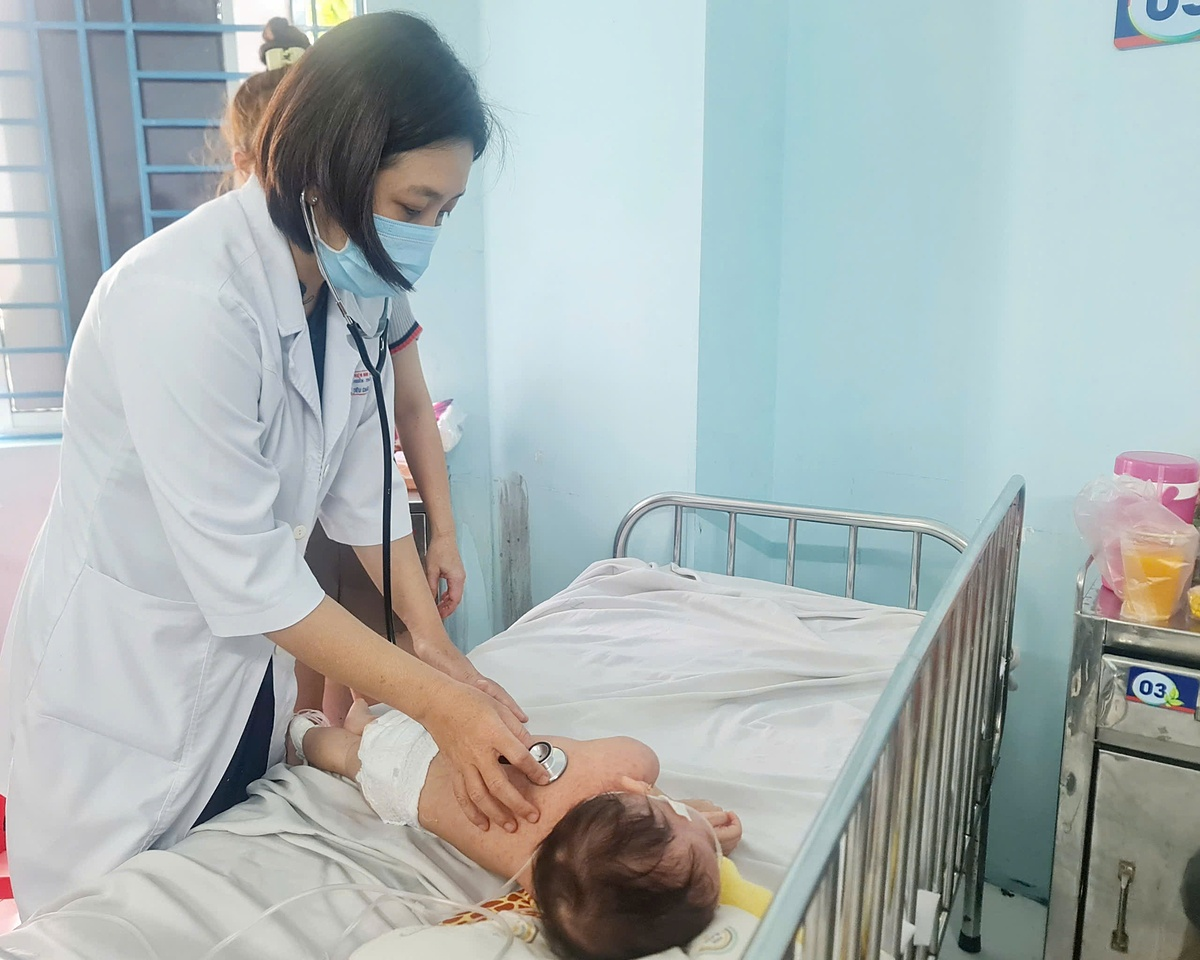 Trẻ mắc sởi điều trị tại bệnh viện Nhi đồng 1