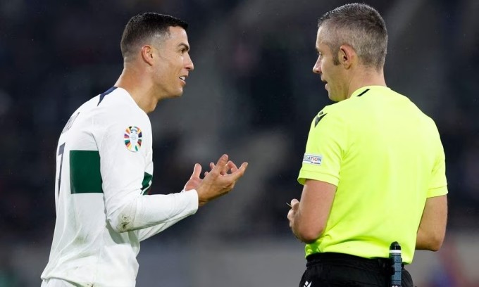 Cristiano Ronaldo ghi cú đúp, mở đường cho chiến thắng 6-0 của Bồ Đào Nha