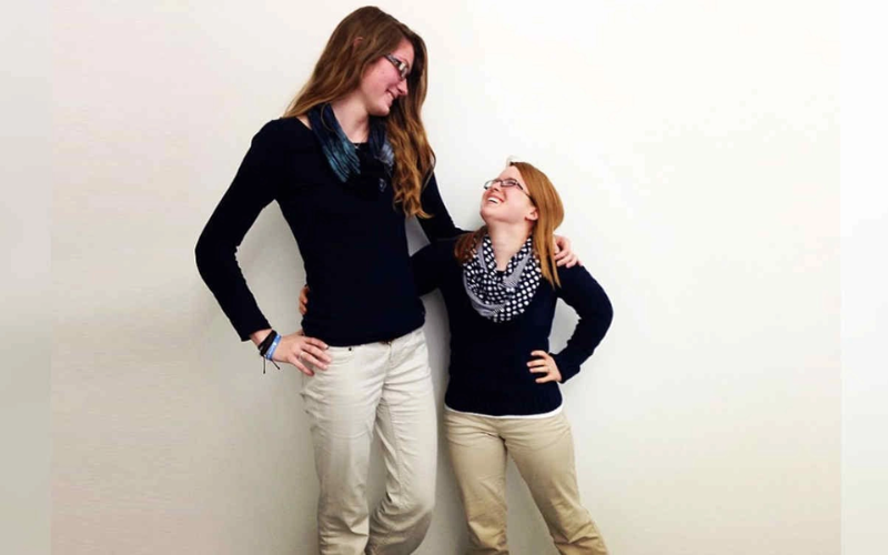 Người thấp bé và người cao lớn