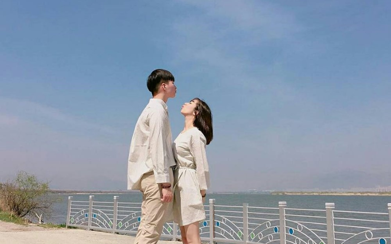 Người thấp bé và người cao lớn