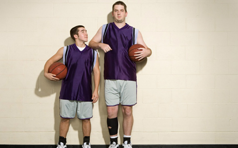 Người thấp bé và người cao lớn