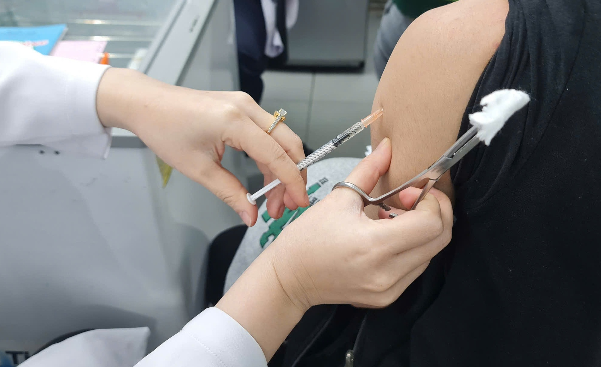 Tiêm vaccine cho trẻ tại TP.HCM