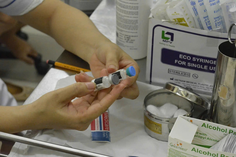 TP.HCM tiêm vaccine sởi xuyên lễ 2-9